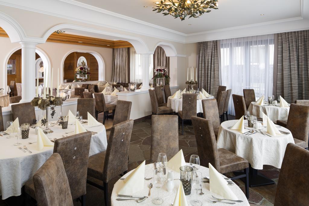 Hotel Jenbacherhof B&B Екстериор снимка